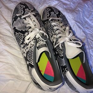 Men’s size 13 snake skin shoes